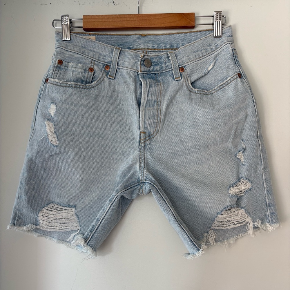 Levi’s 501 mid-thigh jean shorts, size 27